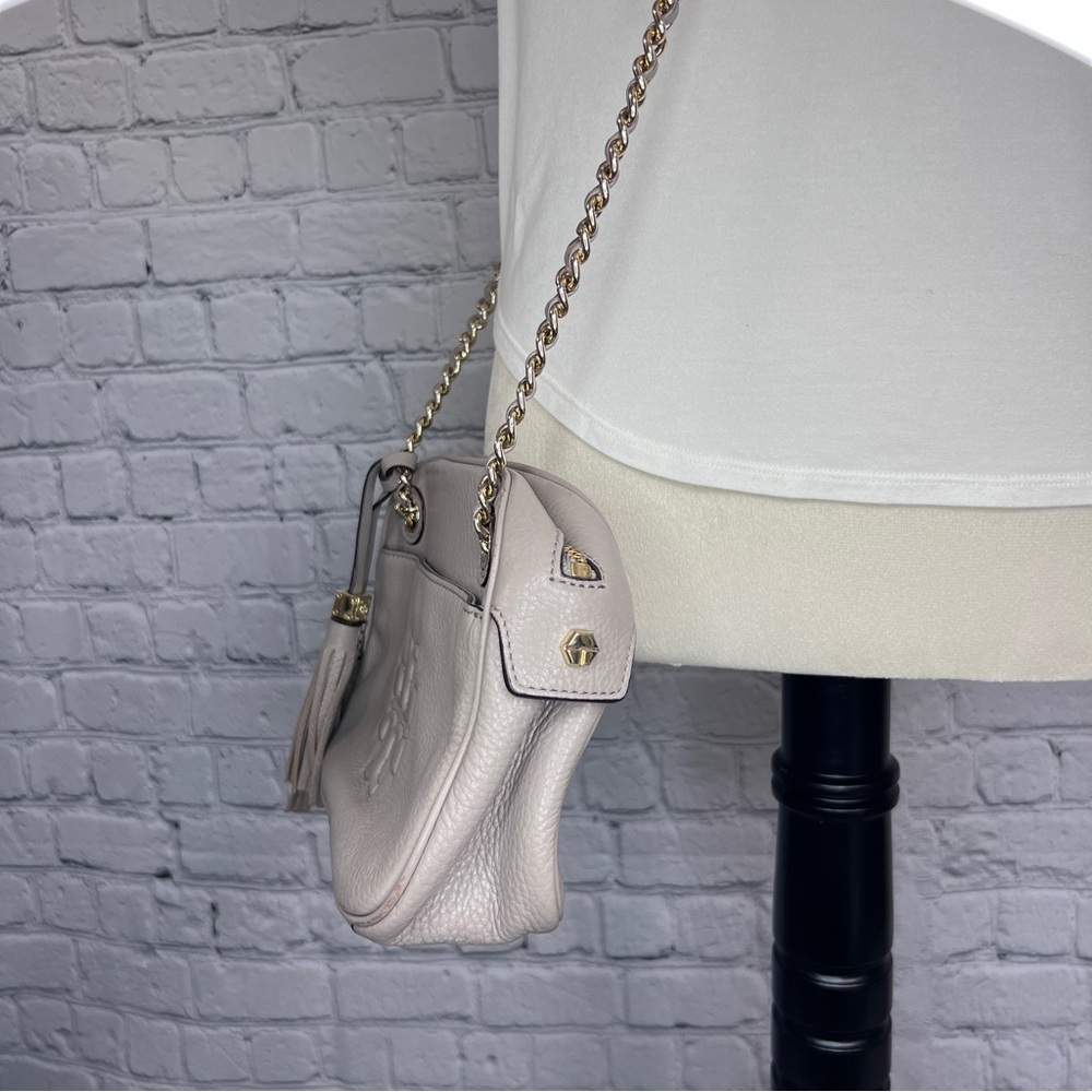 Tory Burch Pebbled Leather Shoulder Bag in Light Gray with Gold Hardware - Picture 6 of 15